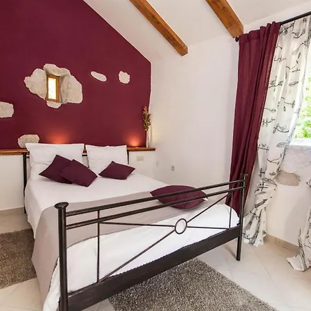Kuca Marssili Holiday home *