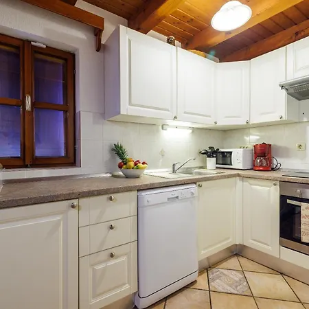 Kuca Marssili בית נופש