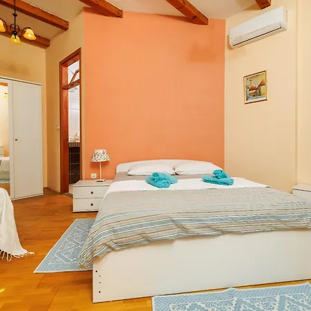 Kuca Marssili בית נופש